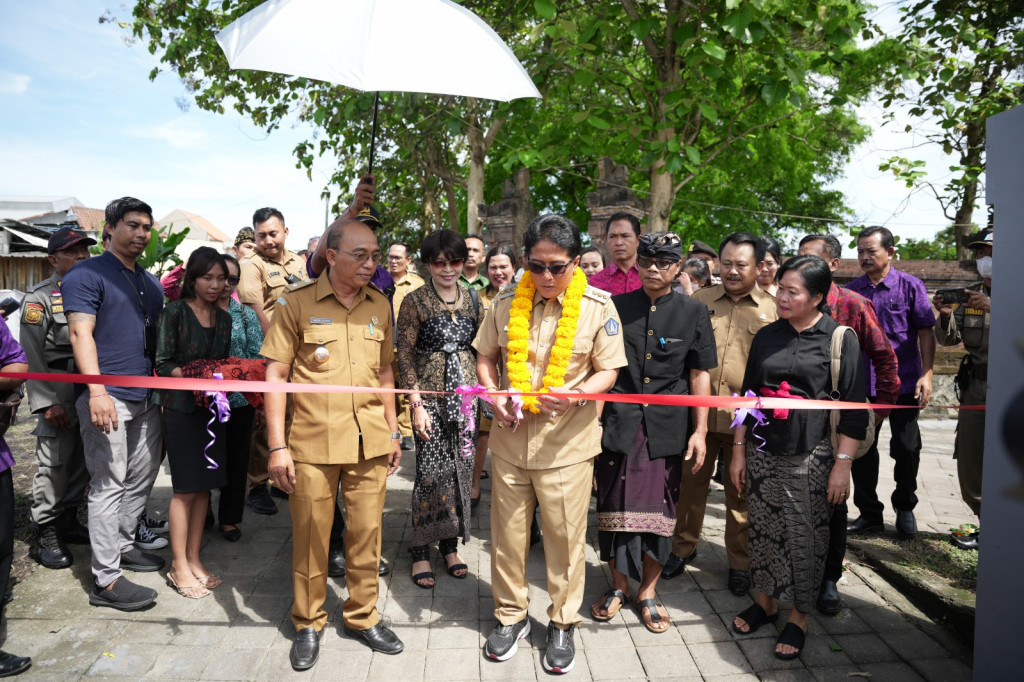 Solusi Atasi Sampah di Hulu, Bupati Giri Prasta Resmikan TPST 3R Desa Jagapati